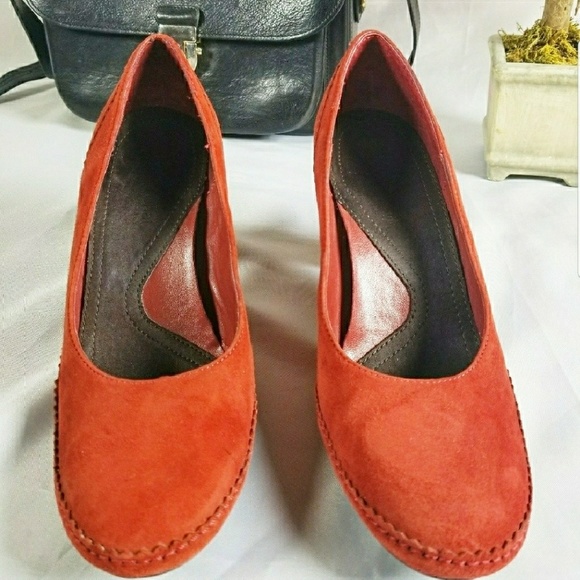 What's what red suede 2" heels. - Picture 3 of 8